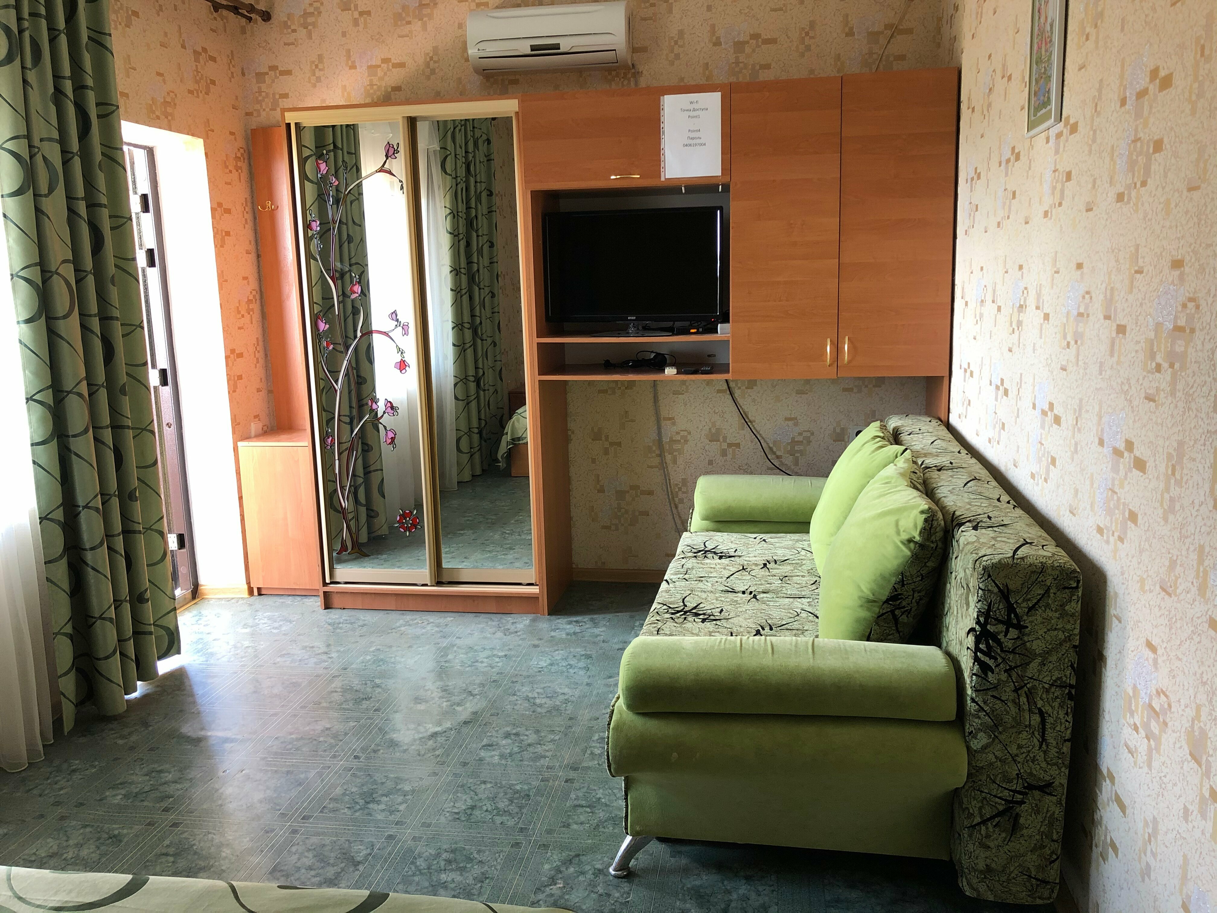 Четырехместный номер с балконом