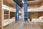 Кровать в 8-и местном общем номере повышенной комфортности в Roomy Hostel