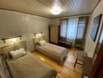 Двухместный гостиничный  номер эконом-класса с двумя раздельными кроватями в Караван