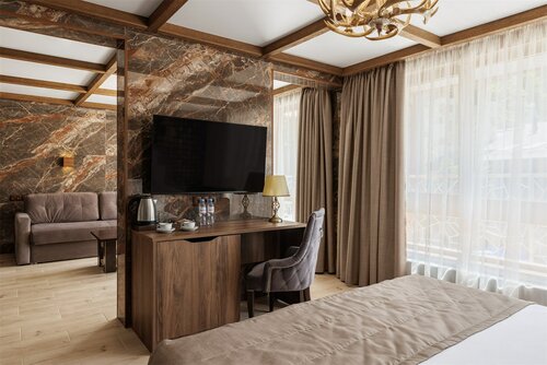 Полулюкс с балконом и видом на горы в Stellar Collection Chalet, Krasnaya Polyana