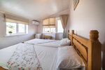 Двухместный стандарт с двумя отдельными кроватями и террасой в Абрикос