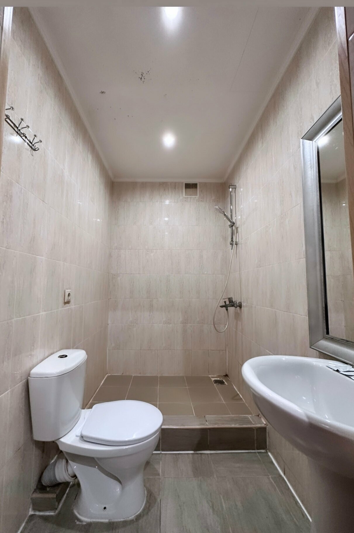 Семейный номер с общей ванной комнатой