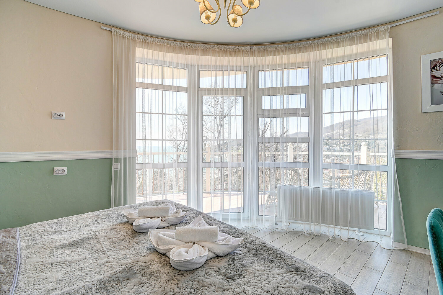 Апартаменты 2-х комнатные с прямым видом на море