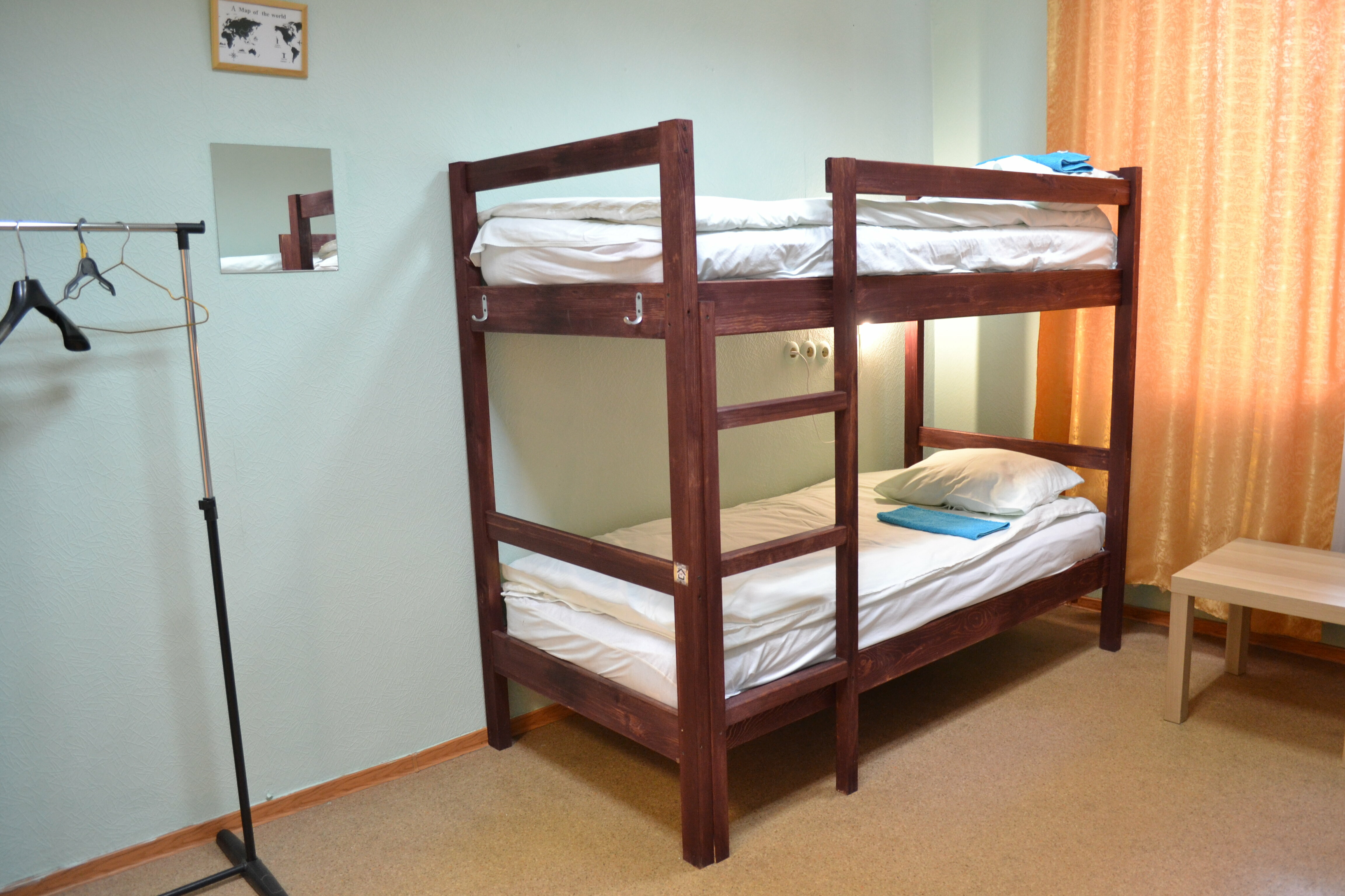 Кровать в общем 4-местном номере для мужчин и женщин