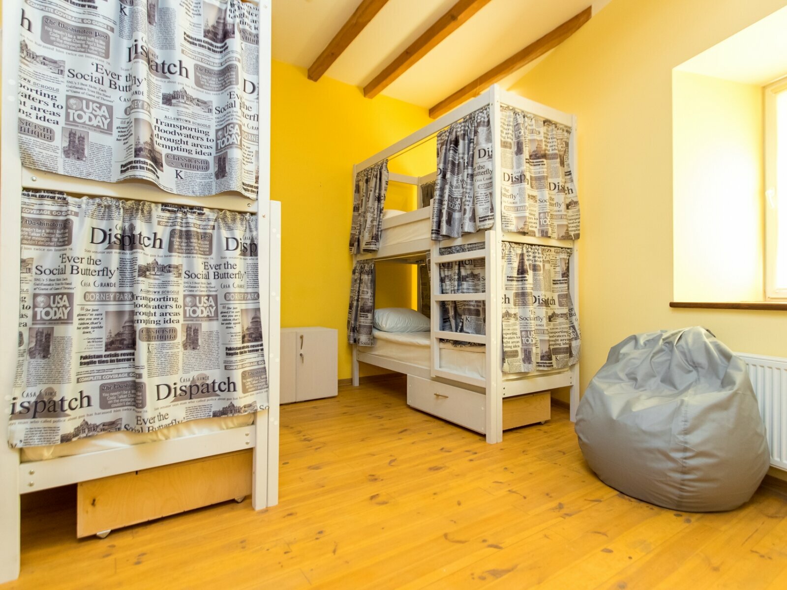 Кровать в общем 6-местном номере для мужчин и женщин