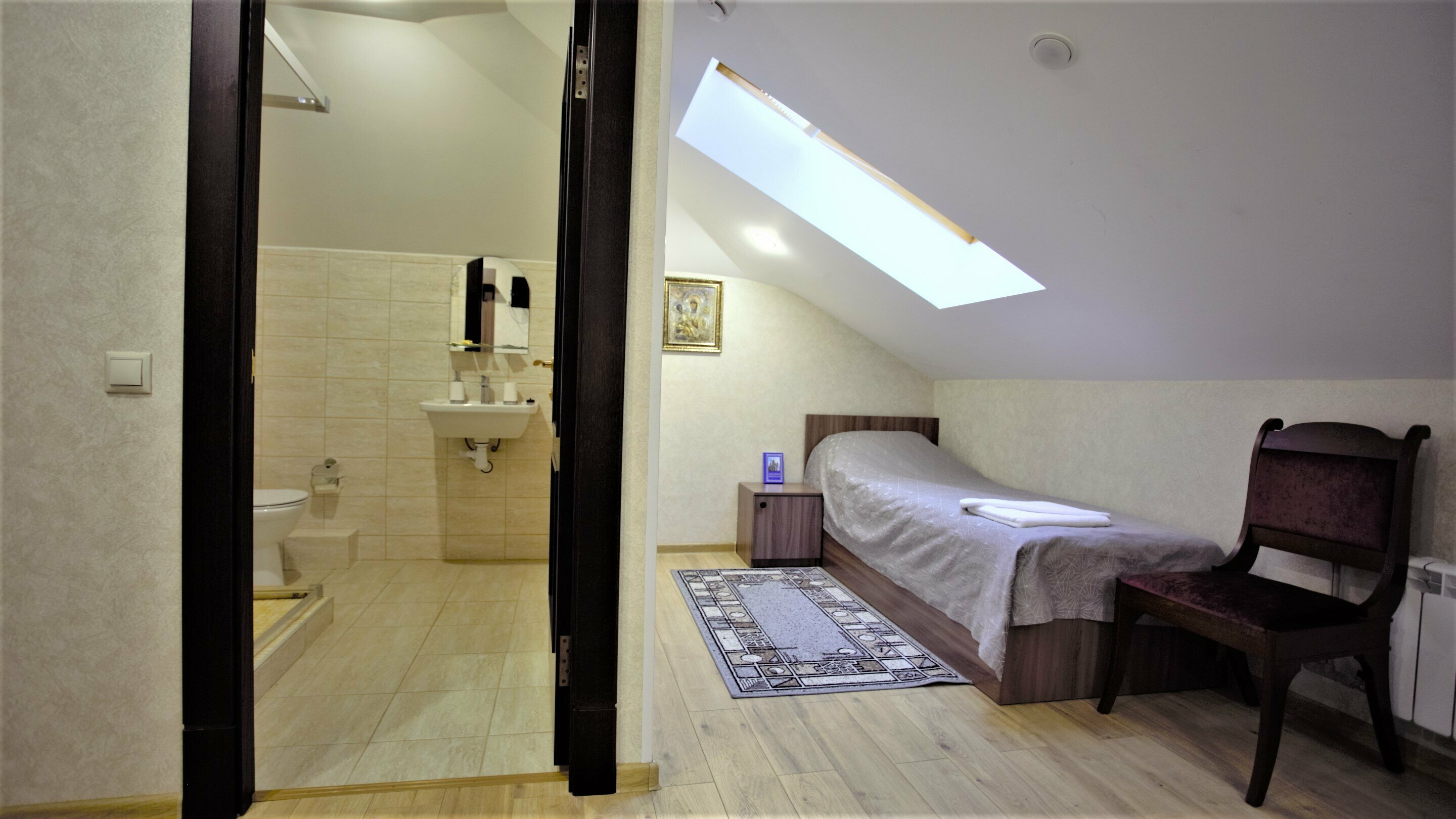 Двухместный номер эконом-класса с 2 отдельными кроватями