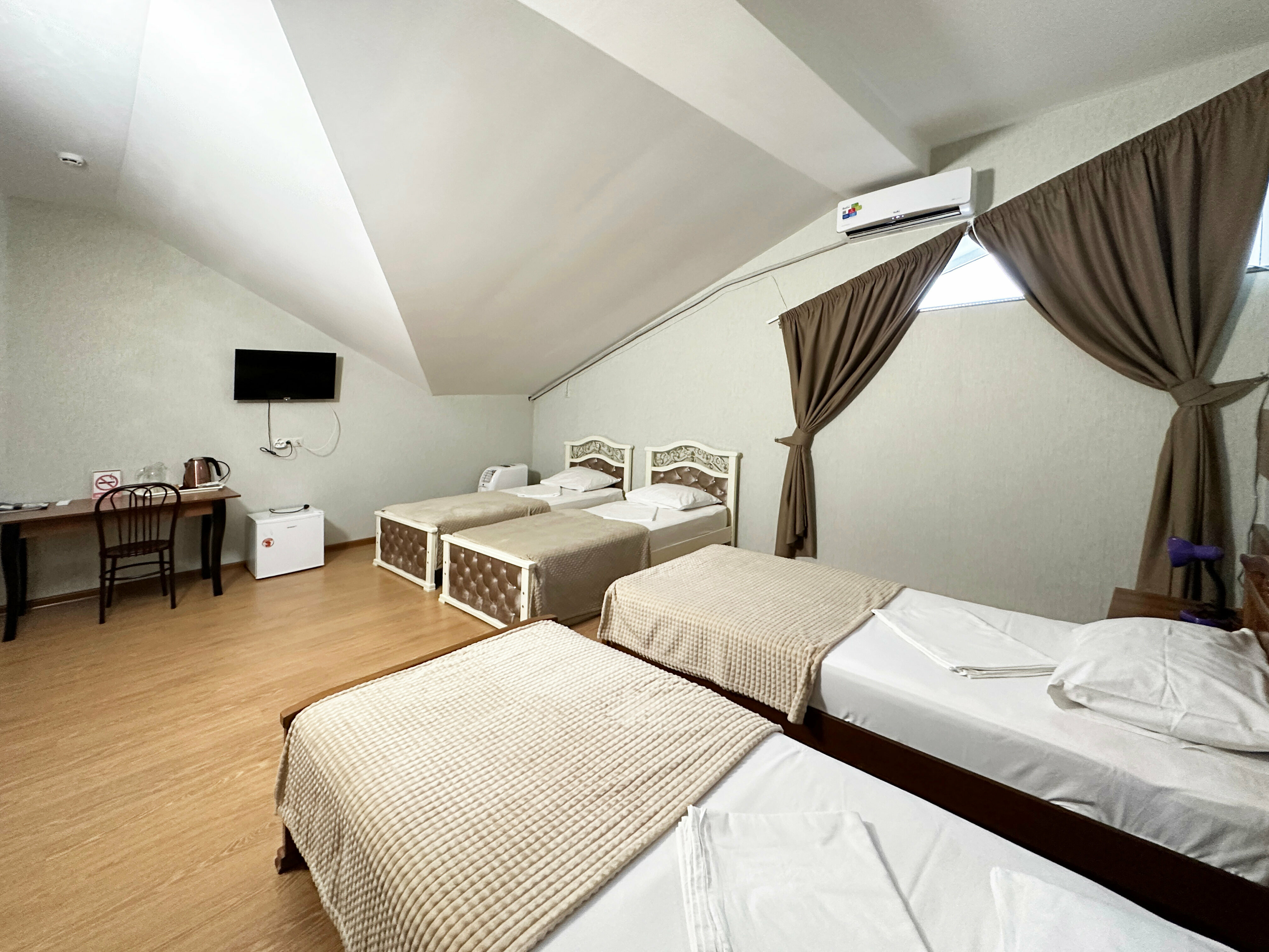 Четырехместный номер эконом-класса