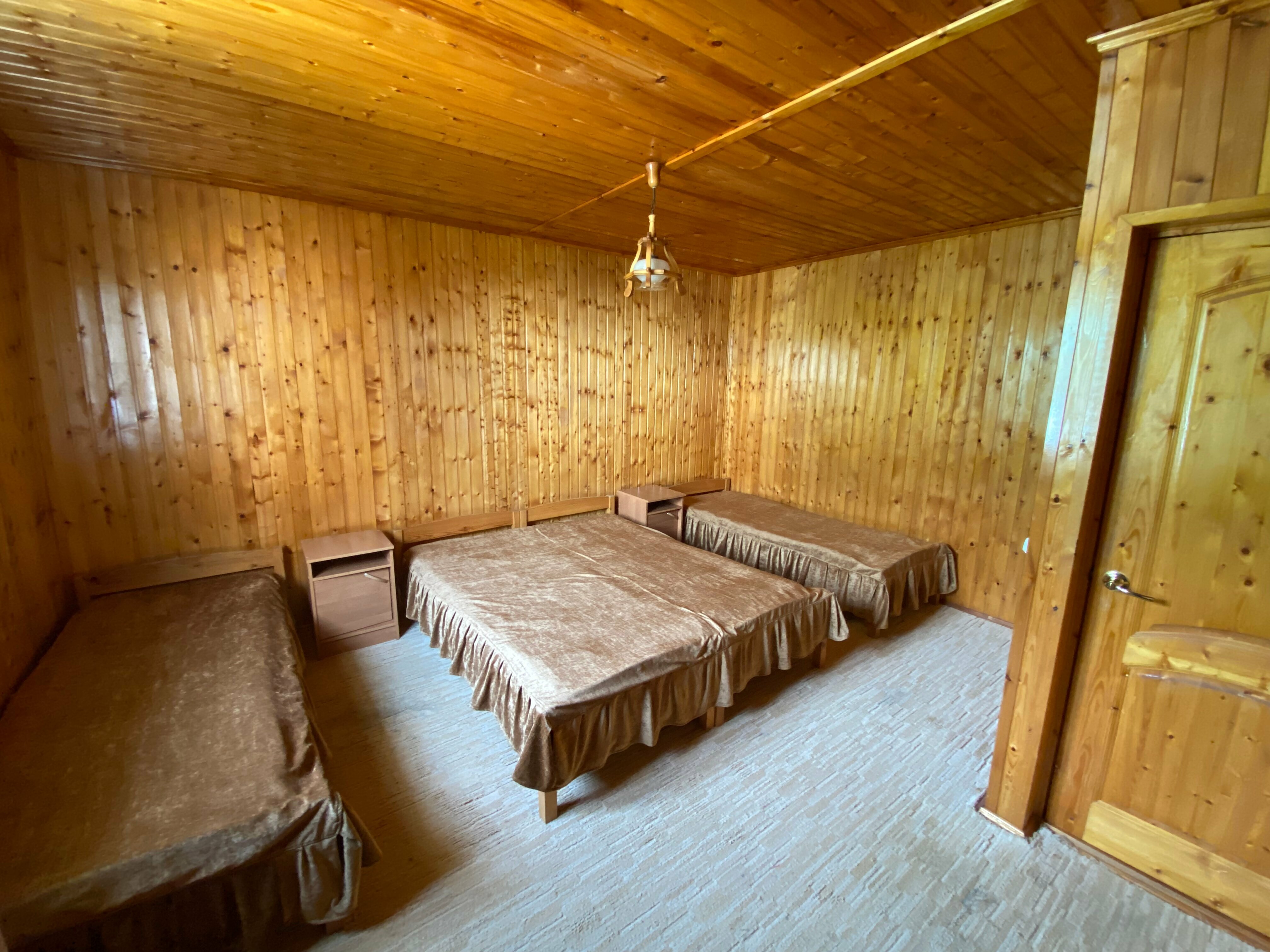 Четырехместный номер с общей ванной комнатой