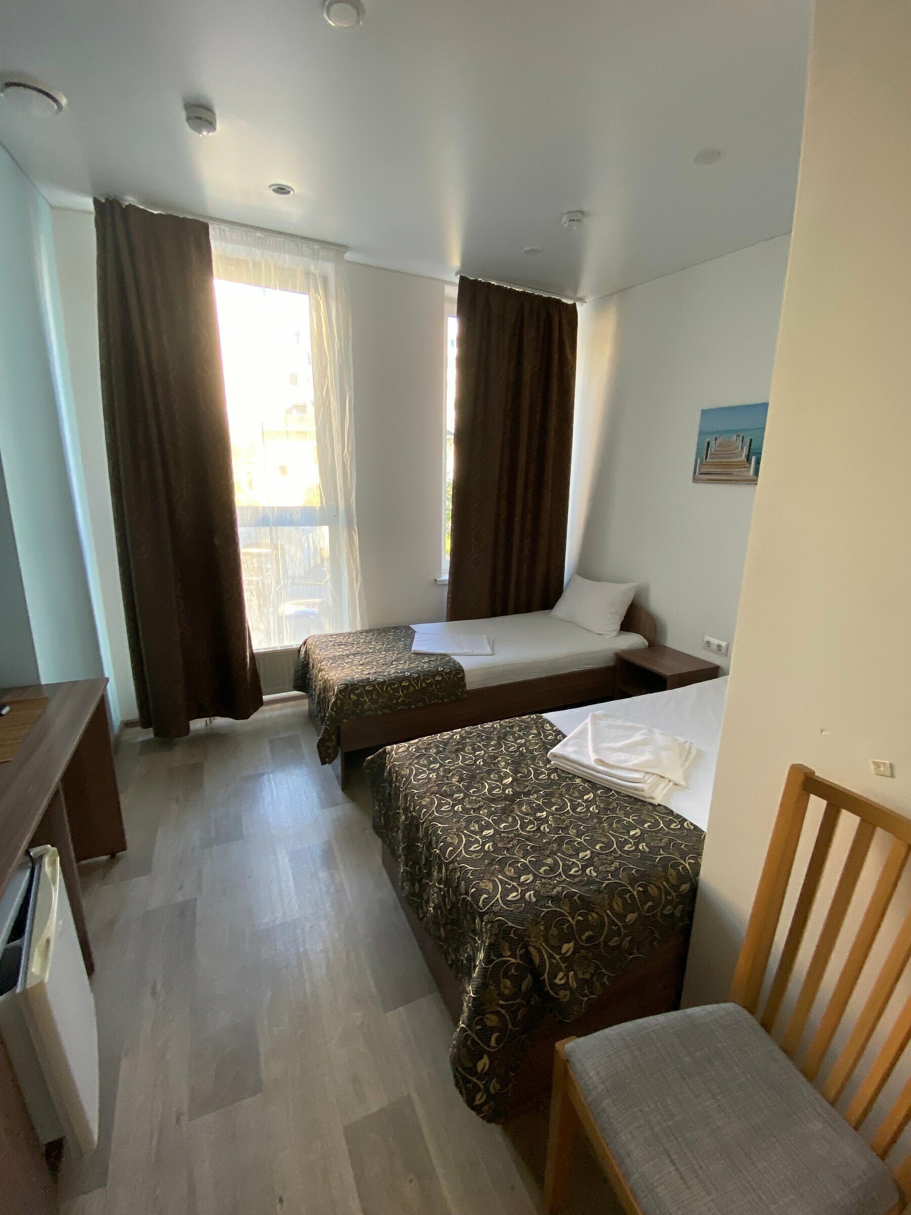 Двухместный номер с 2 отдельными кроватями и окном