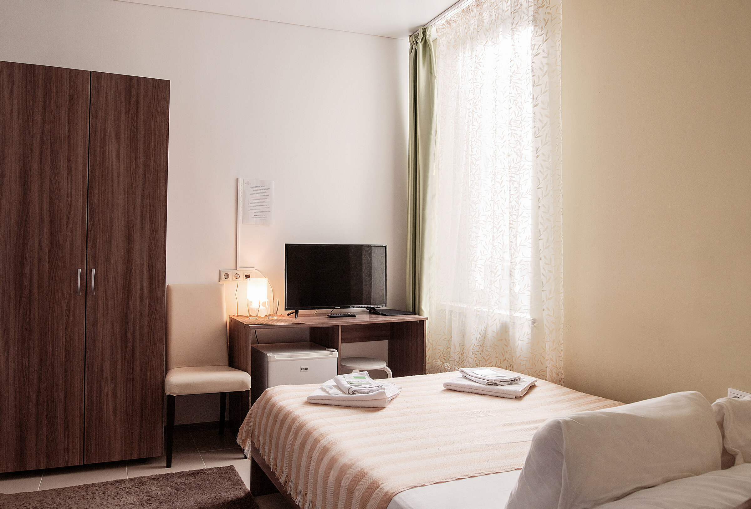 Номер-студия с кроватью размера "king-size" и диван-кроватью