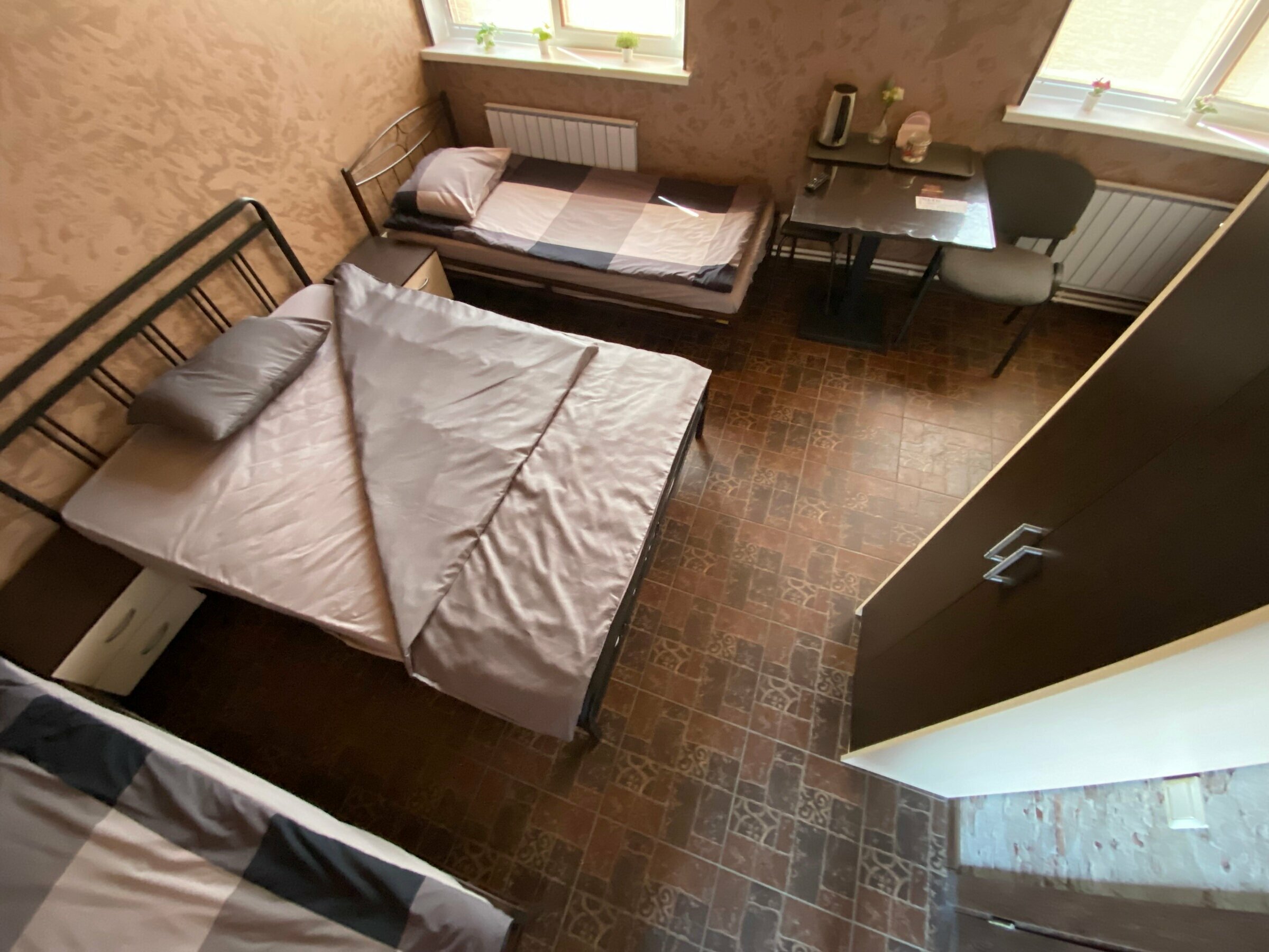 Четырехместный номер с ванной комнатой