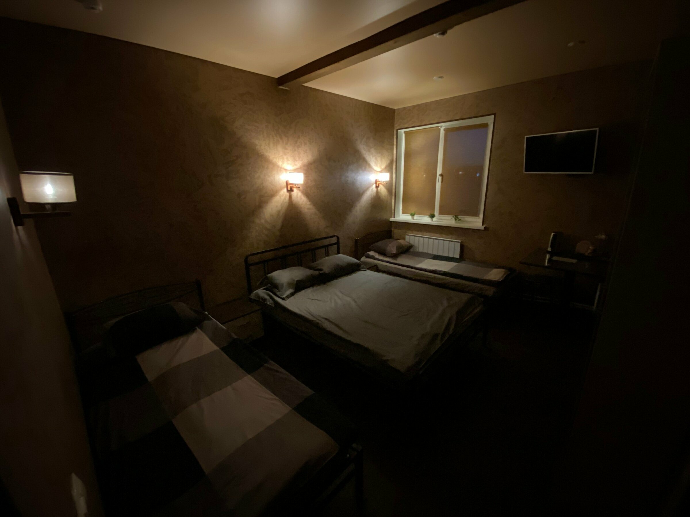 Четырехместный номер с ванной комнатой