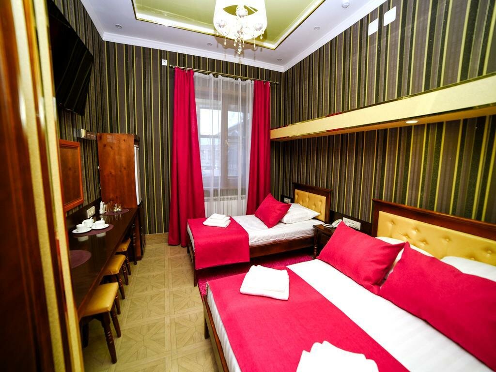 Трехместный номер с окном