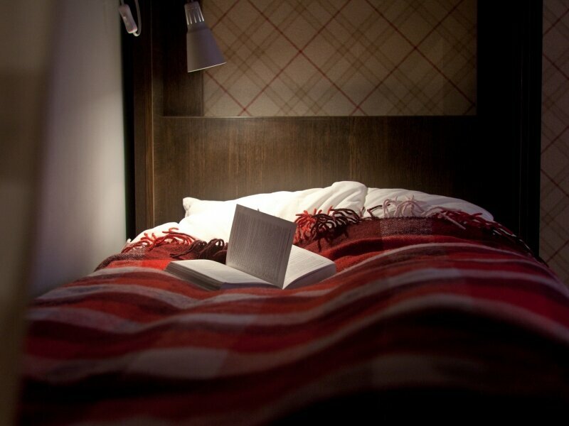 Кровать в общем 8-местном номере для мужчин и женщин