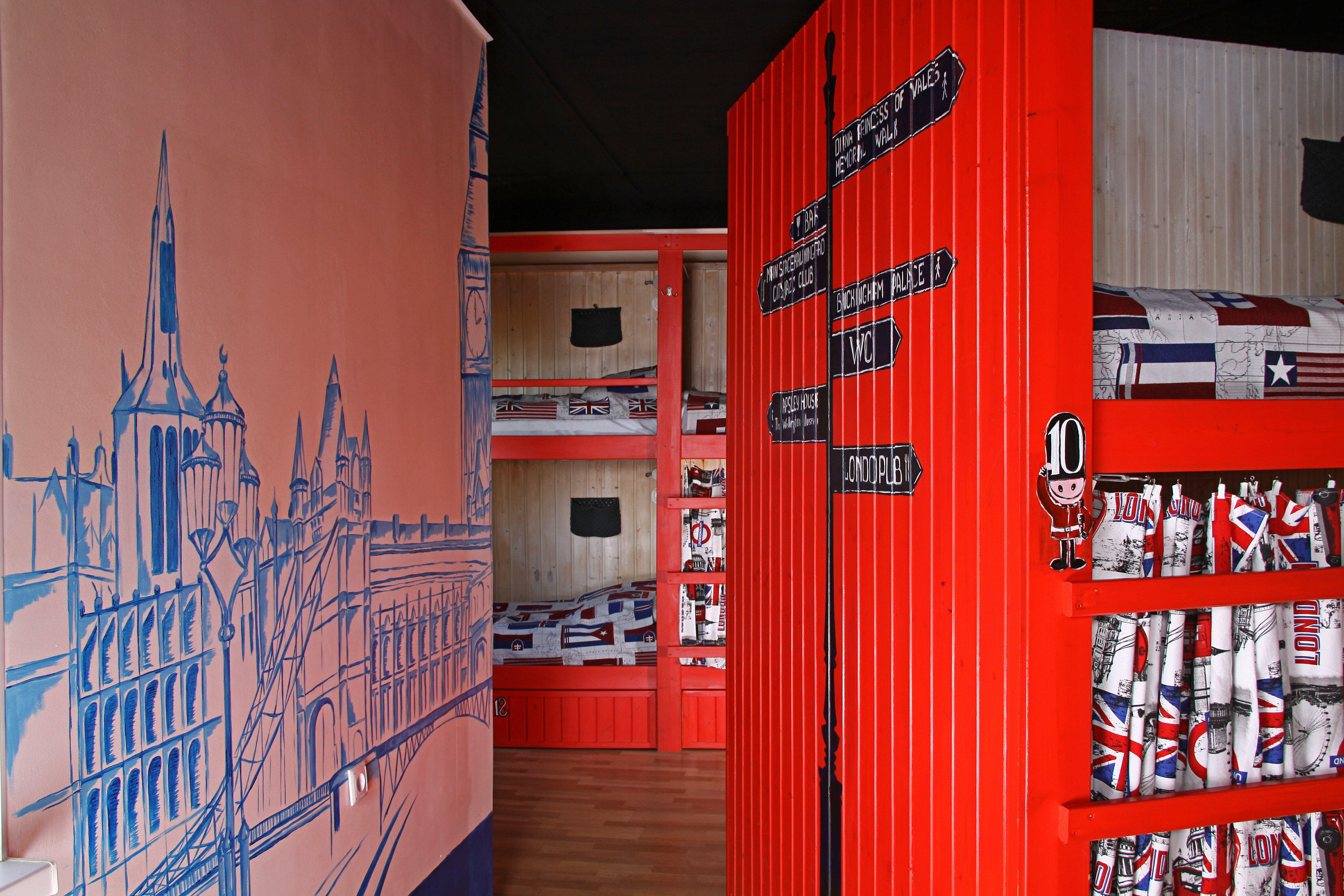 Кровать в общем номере (женская половина)