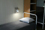 Кровать в общем 6-местном номере для мужчин и женщин в Академ ВН