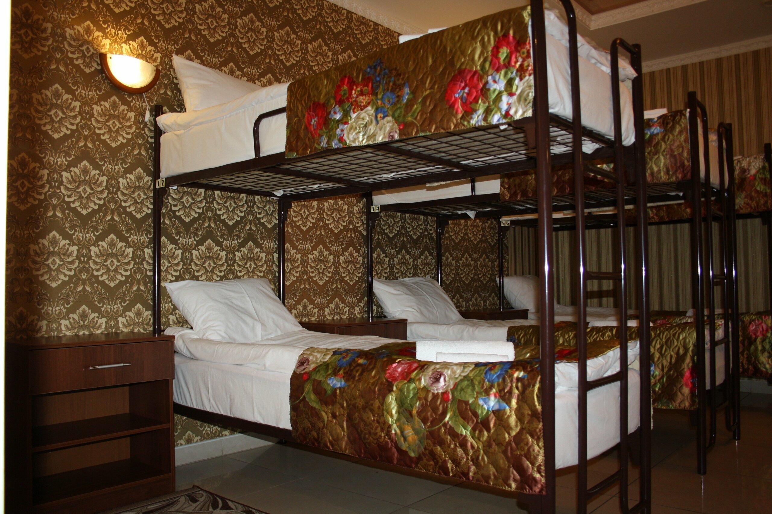 Кровать в общем 12-местном номере