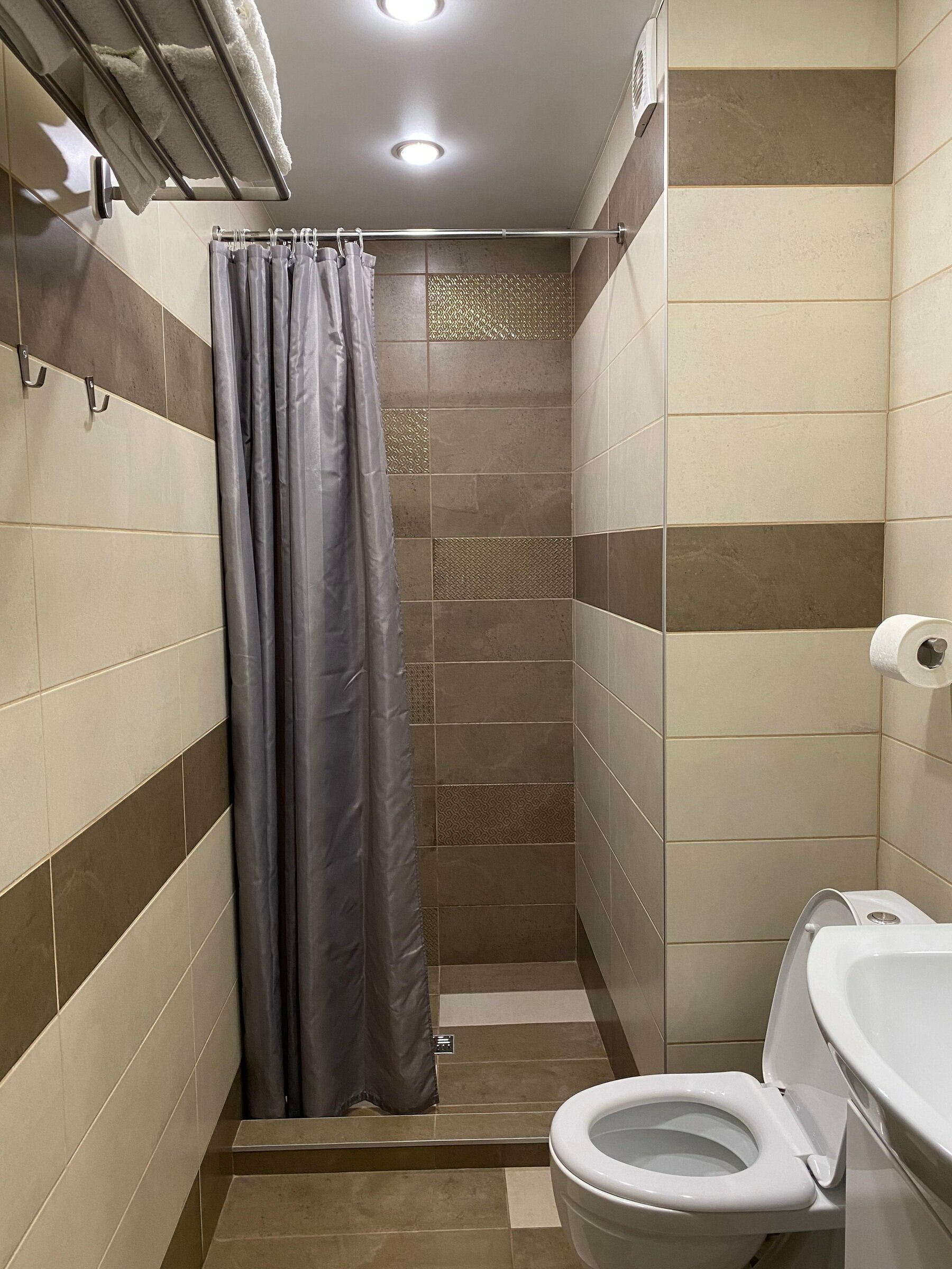 Небольшой двухместный номер с 2 отдельными кроватями