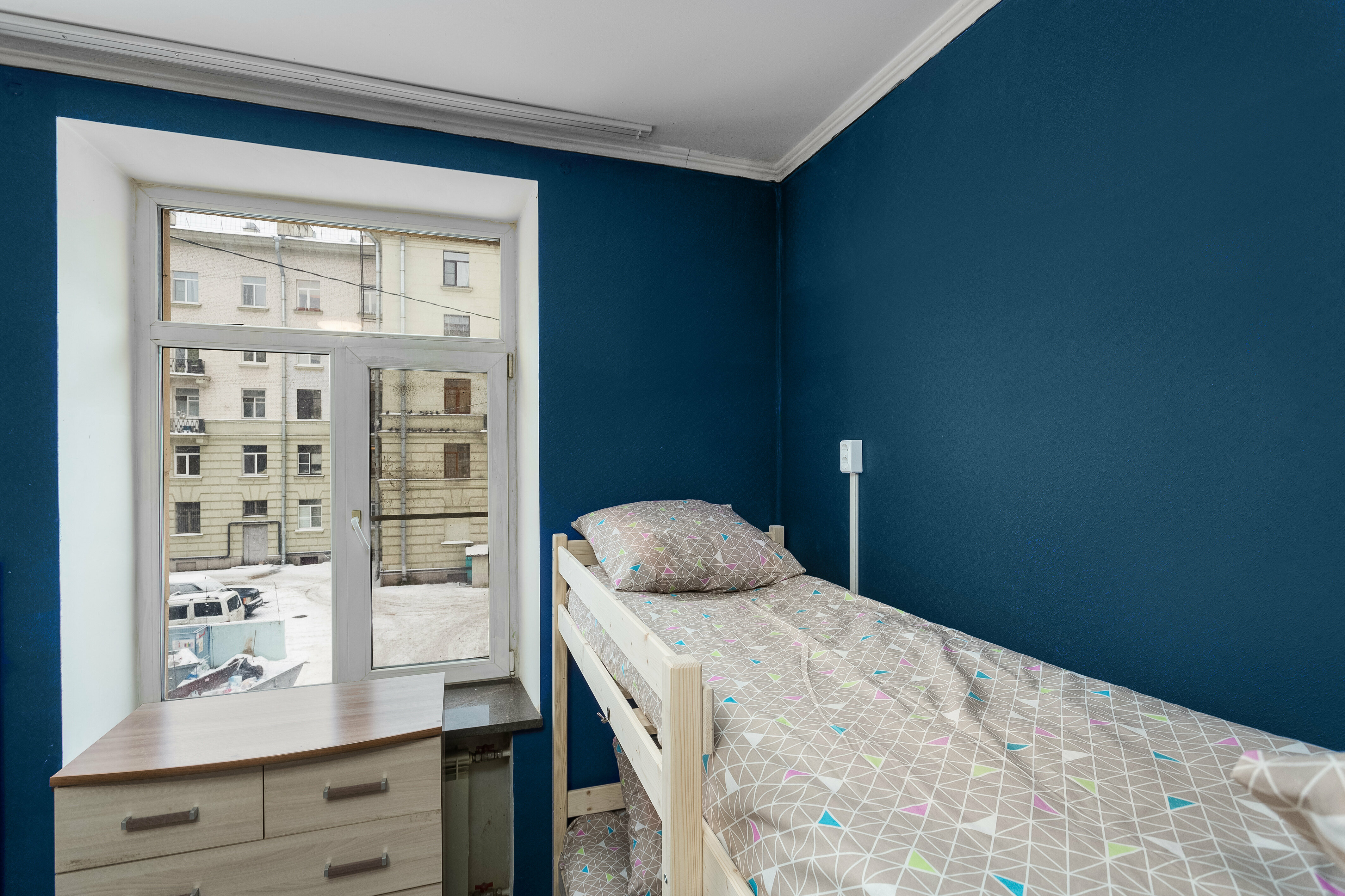 Спальное место на двухъярусной кровати в общем номере для мужчин