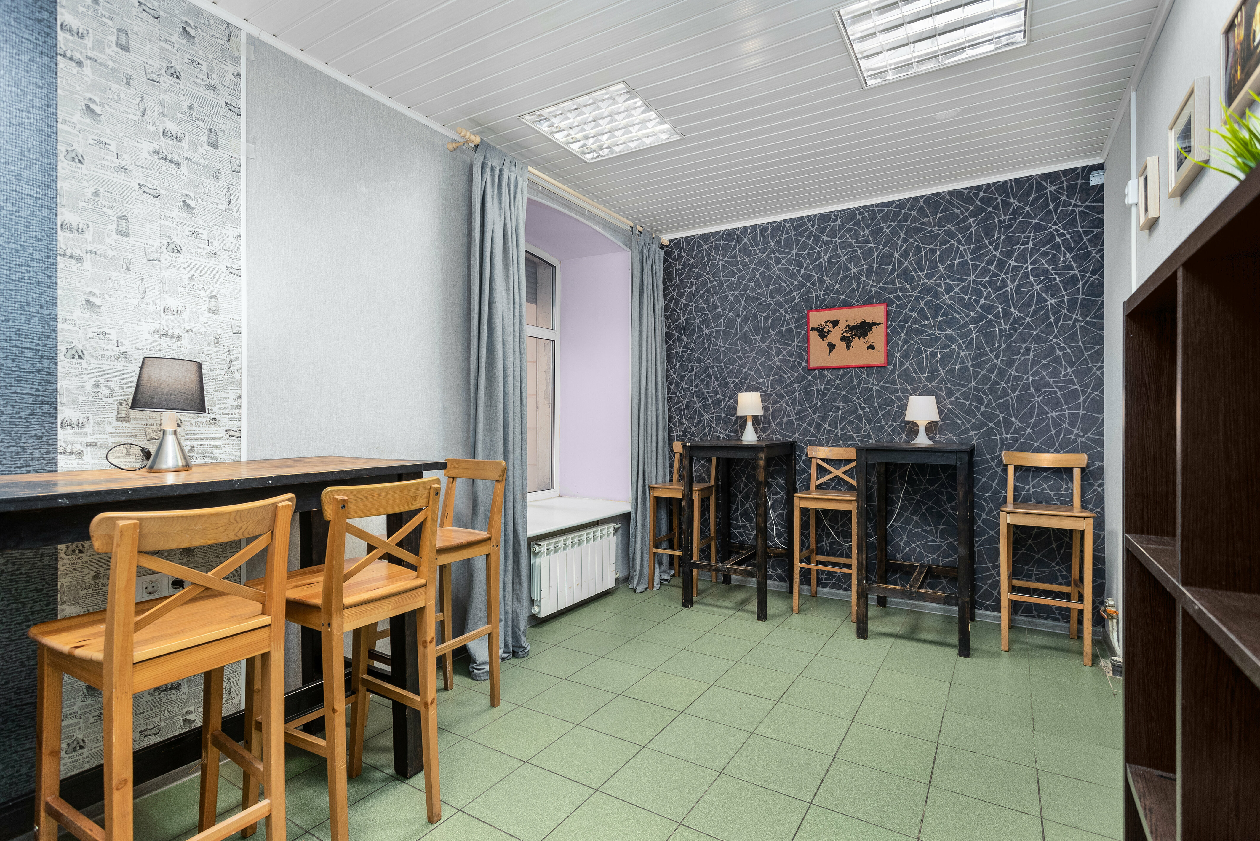 Спальное место на двухъярусной кровати в общем номере для мужчин