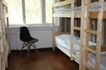 Спальное место на двухъярусной кровати в общем номере для мужчин и женщин в Есенин