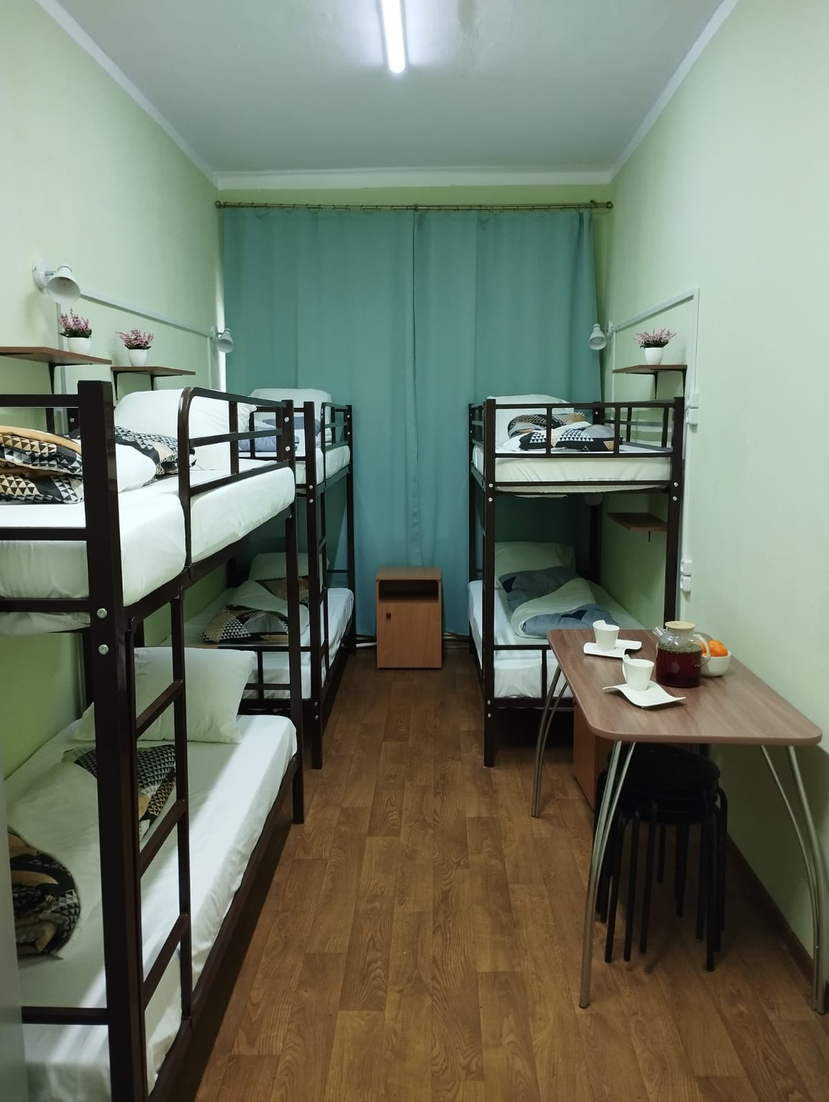 Общий номер для мужчин с 6 кроватями