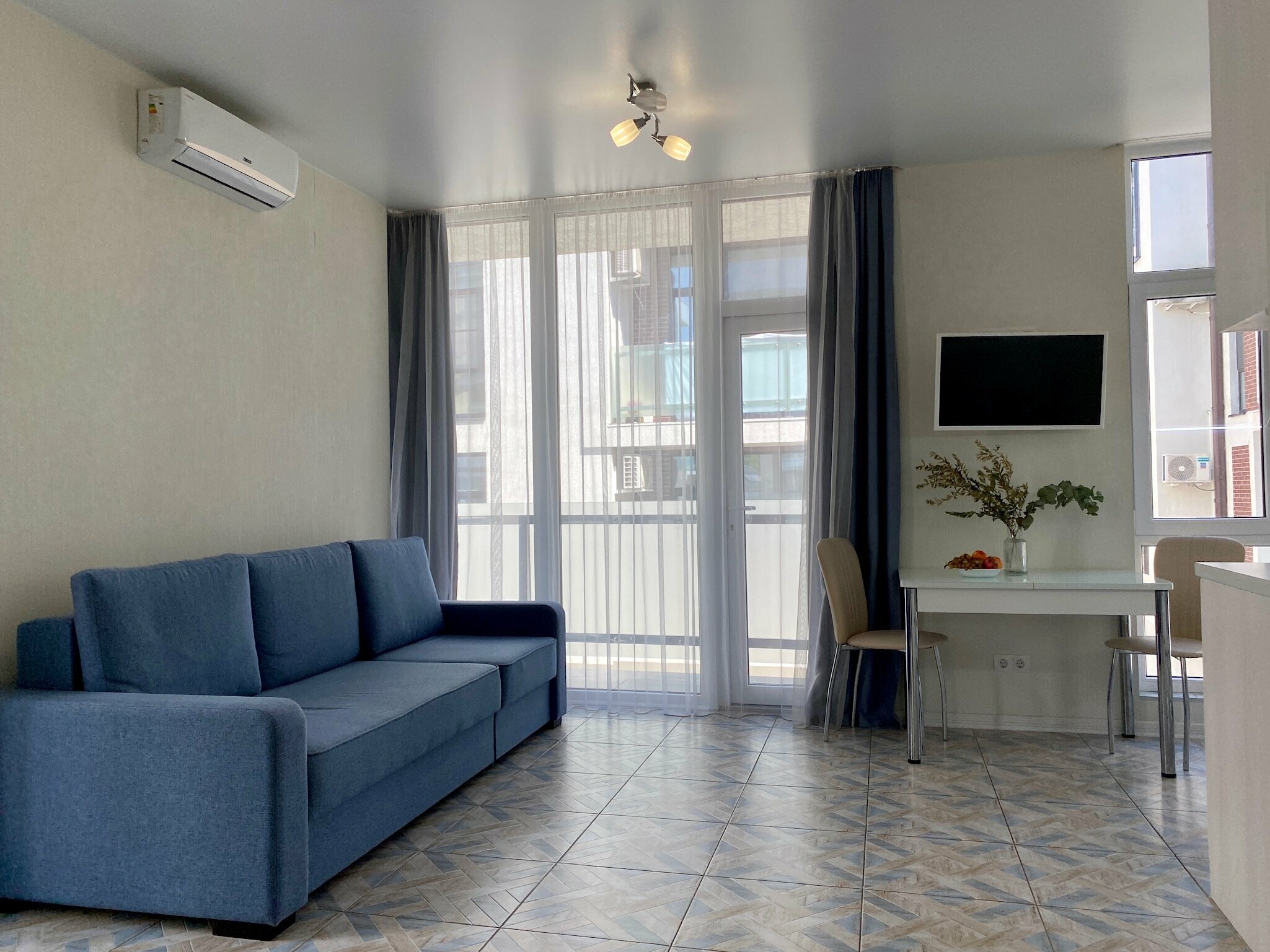 3-х местные апартаменты с балконом в жк c круглогодично подогреваемым бассейном +32 ° "Alicekeys" 11/95