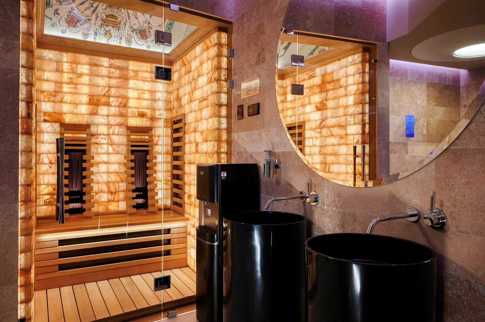 "SKY SPA ROOM" — самые вкуснейшие апартаменты-студия на 77-м этаже башни Федерация "Восток" с открытой ванной, соляной баней, горизонтальным и вертикальным душем.