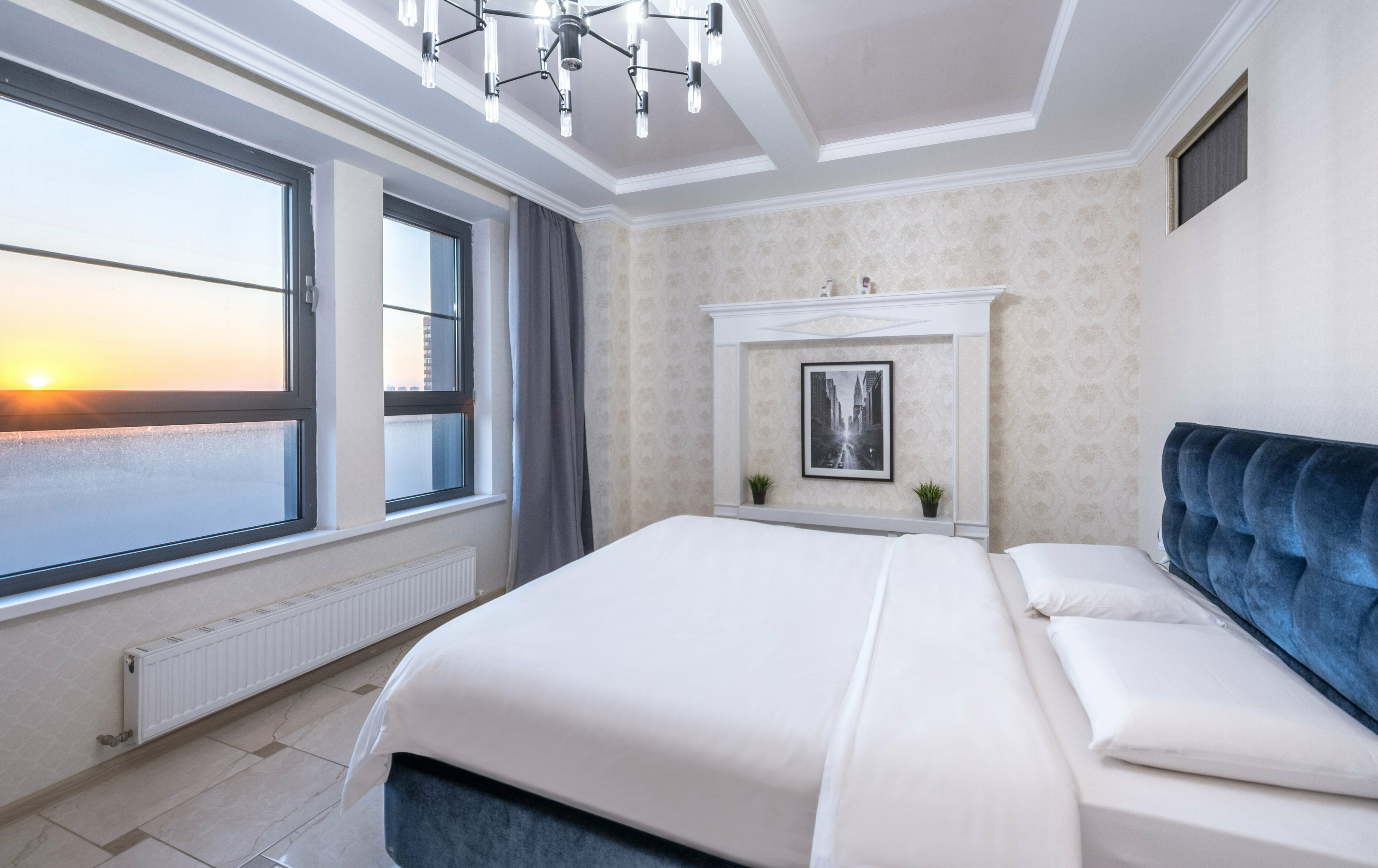 Апартаменты: две комнаты и кухня-гостиная с большой колонкой «Алиса» и прекрасным видом на закат!