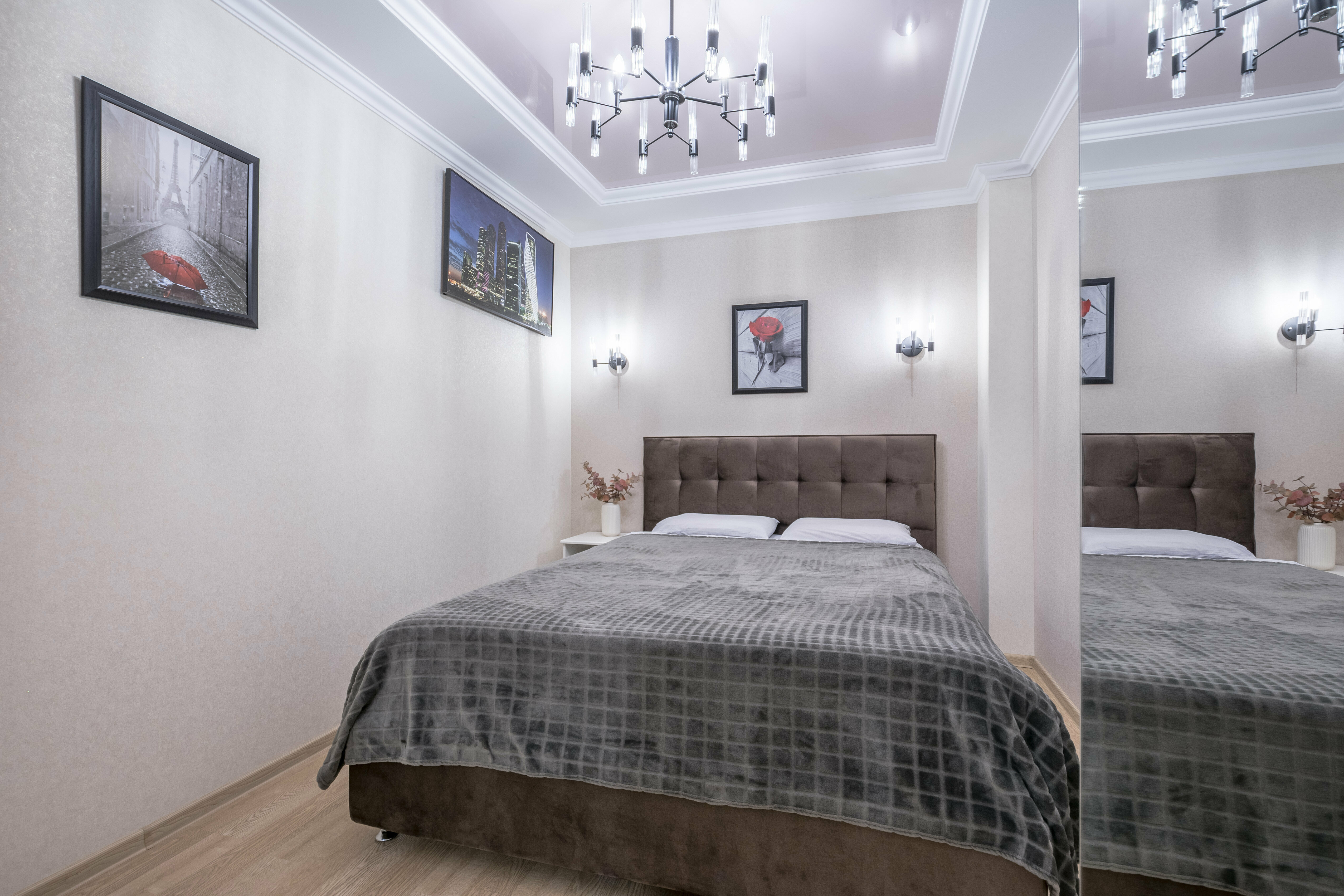 Апартаменты: две комнаты и кухня-гостиная с большой колонкой «Алиса» и прекрасным видом на закат!