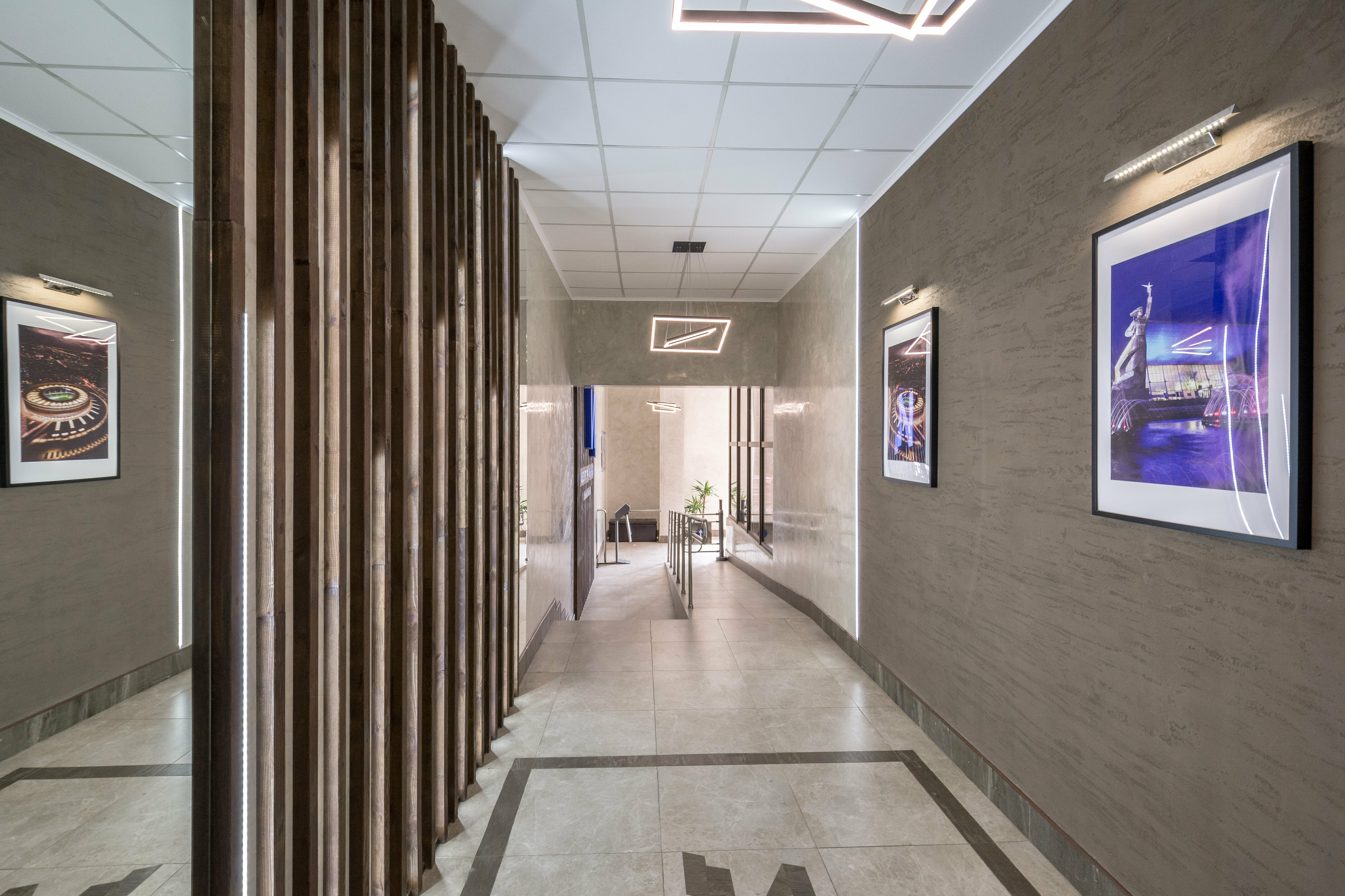 Апартаменты бизнес-класса с кроватью king-size, кухней-гостиной и открытым балконом (с видом на внутренний дворик). Размещение до 5 человек.