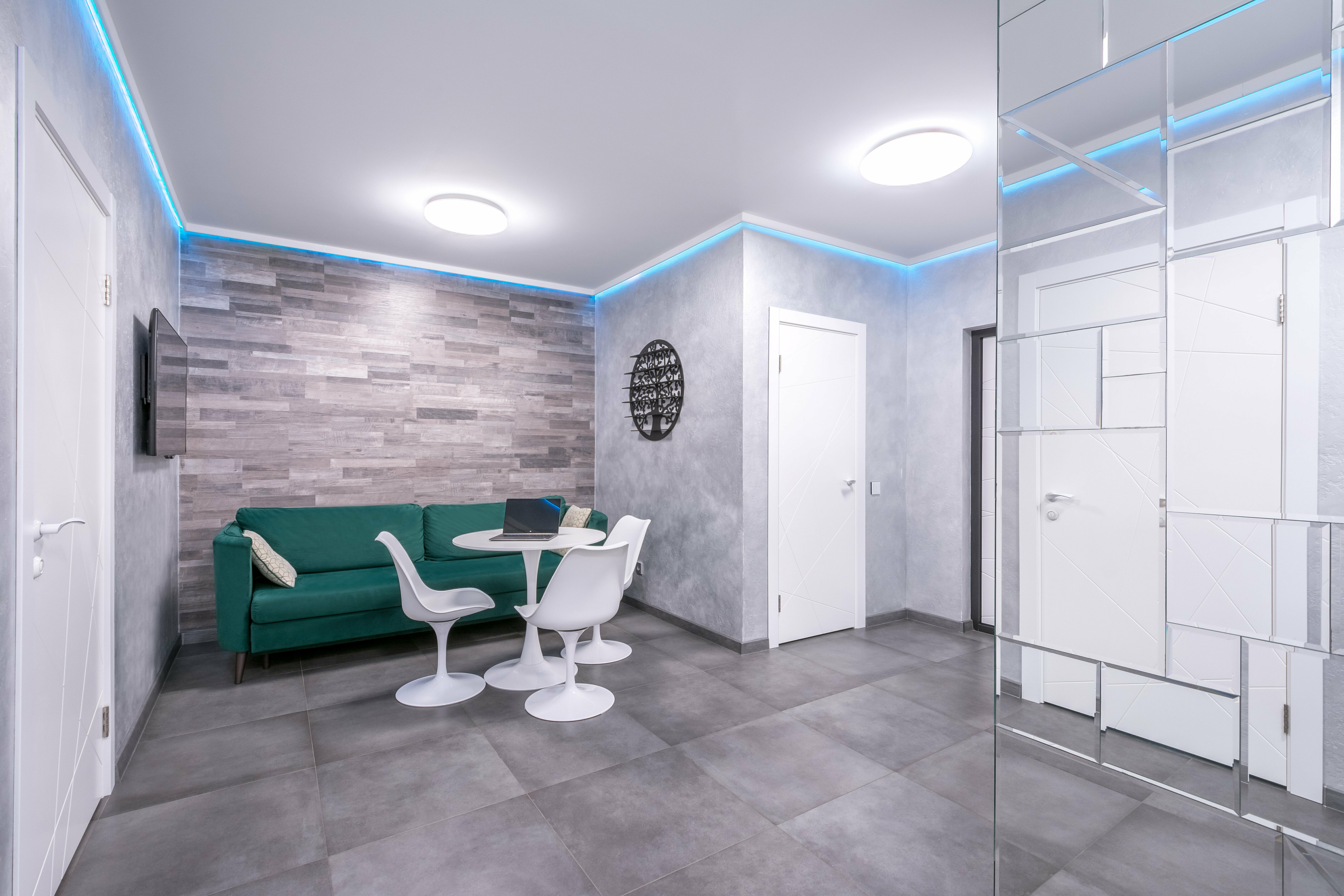 Эксклюзивные трёхкомнатные белоснежные апартаменты с двумя спальнями и гостиной (с видом на город).