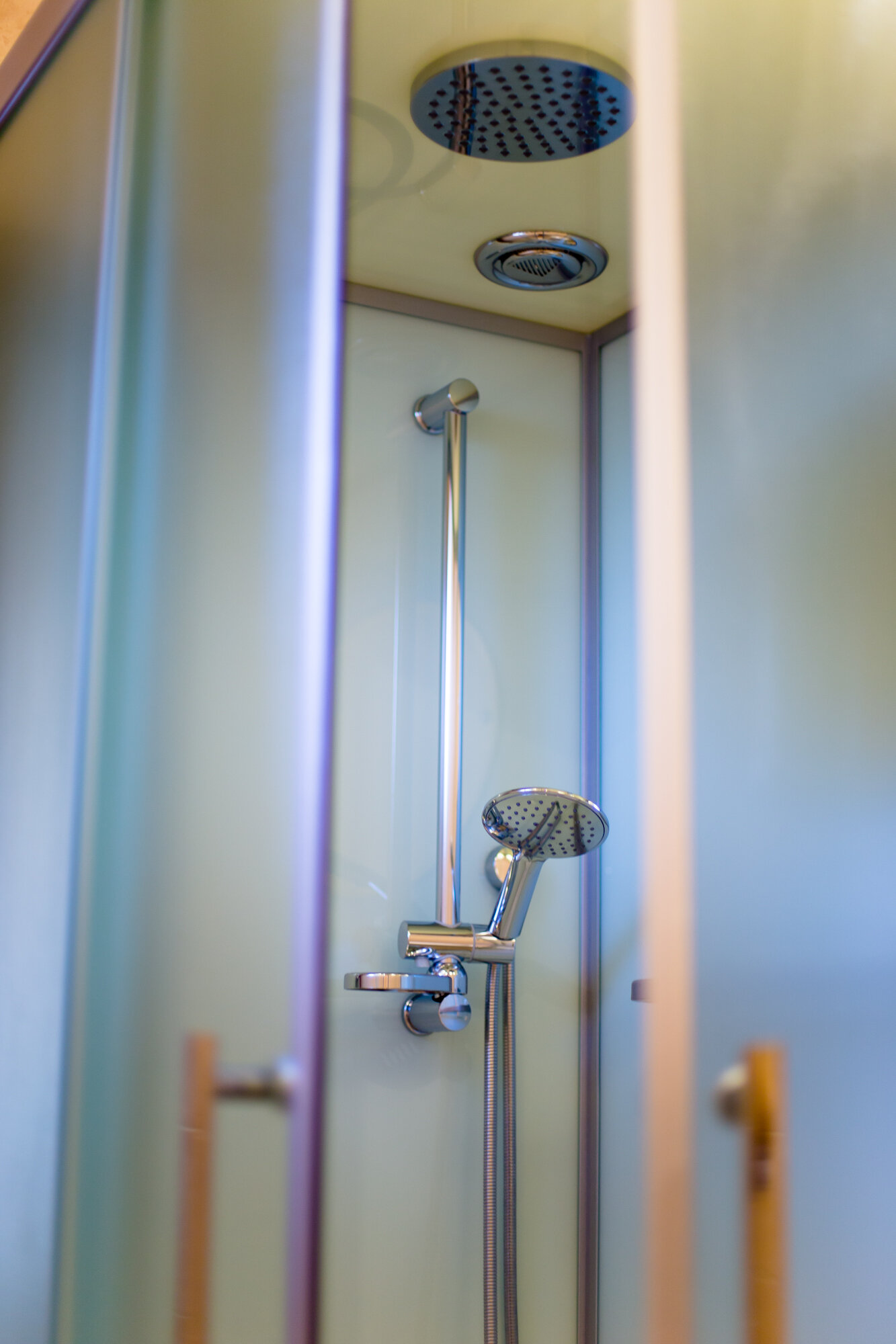 Двухместный номер с двуспальной кроватью и дополнительной кроватью