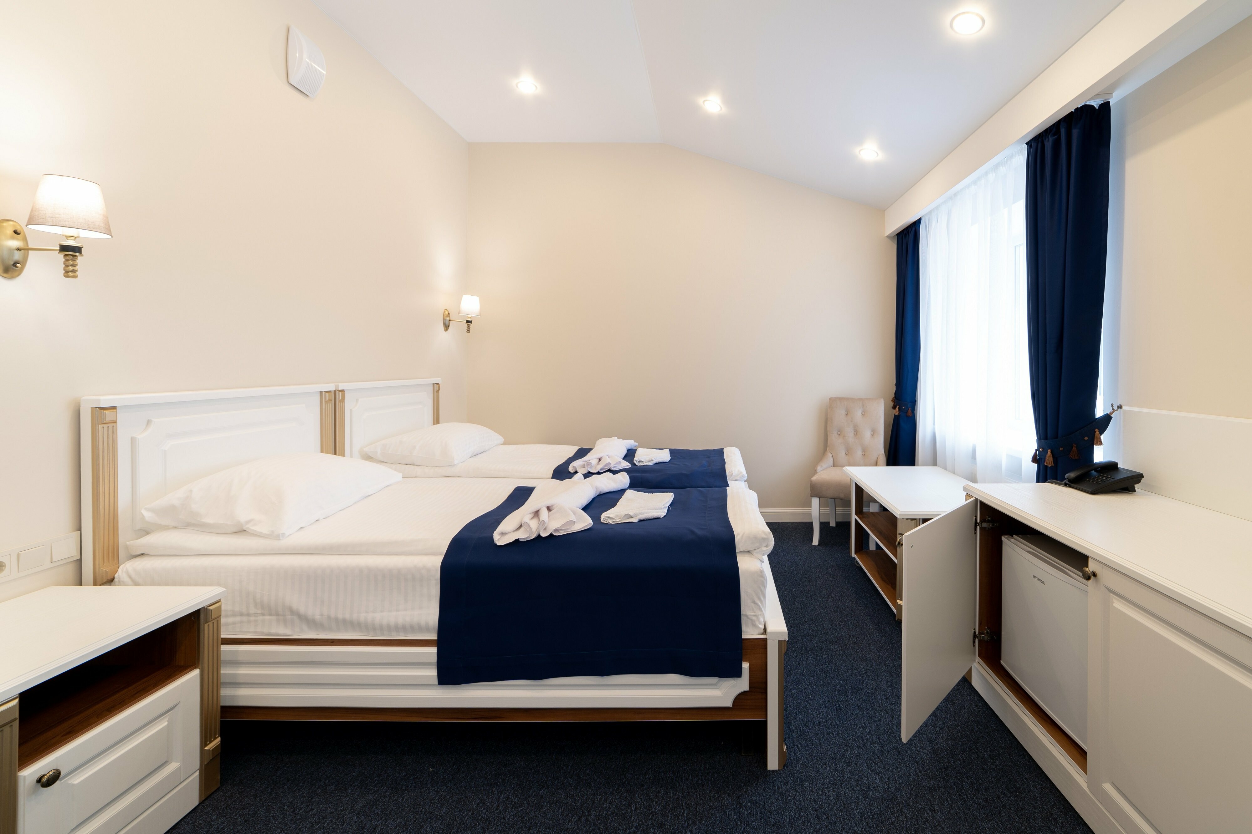 Просторный двухместный номер с 2 отдельными кроватями