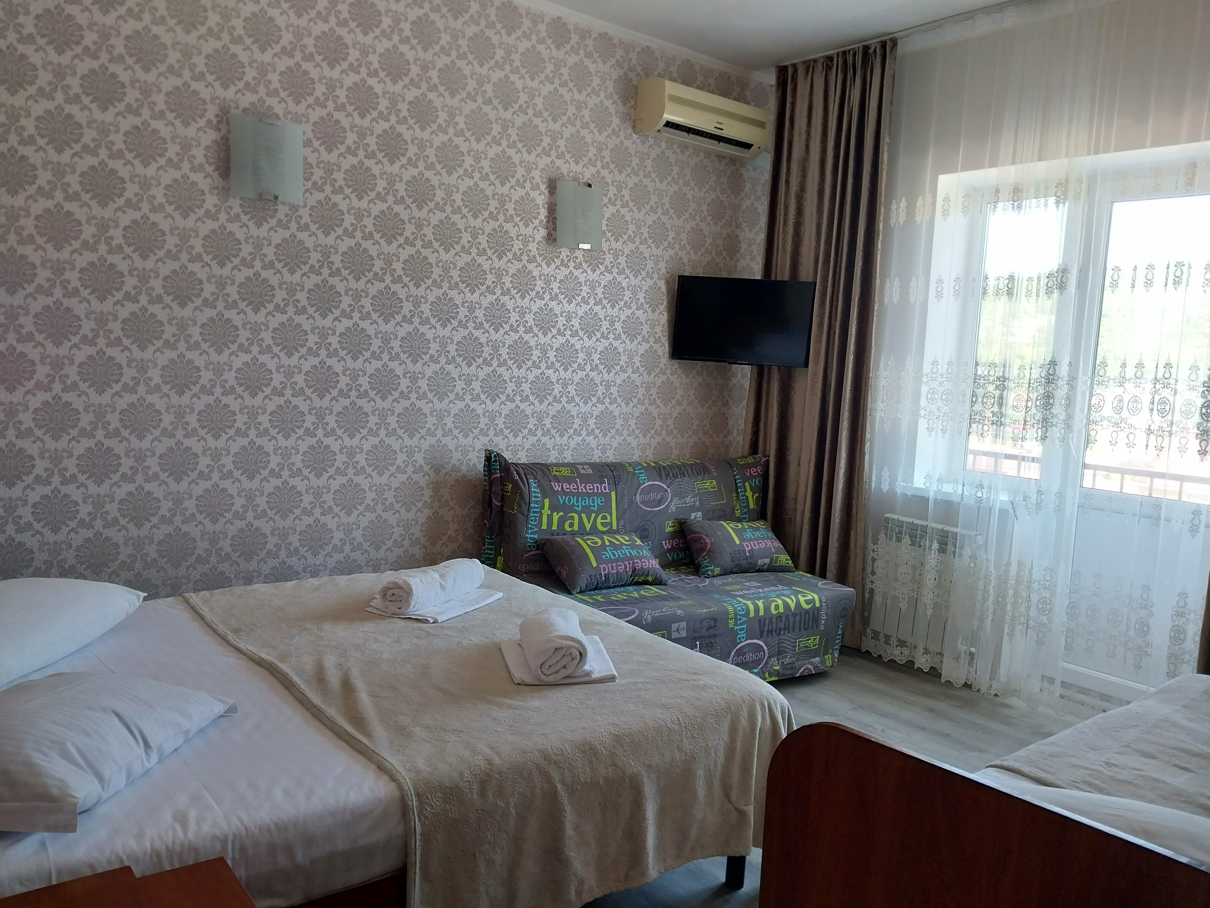 СЕМЕЙНАЯ КОМНАТА С БАЛКОНОМ