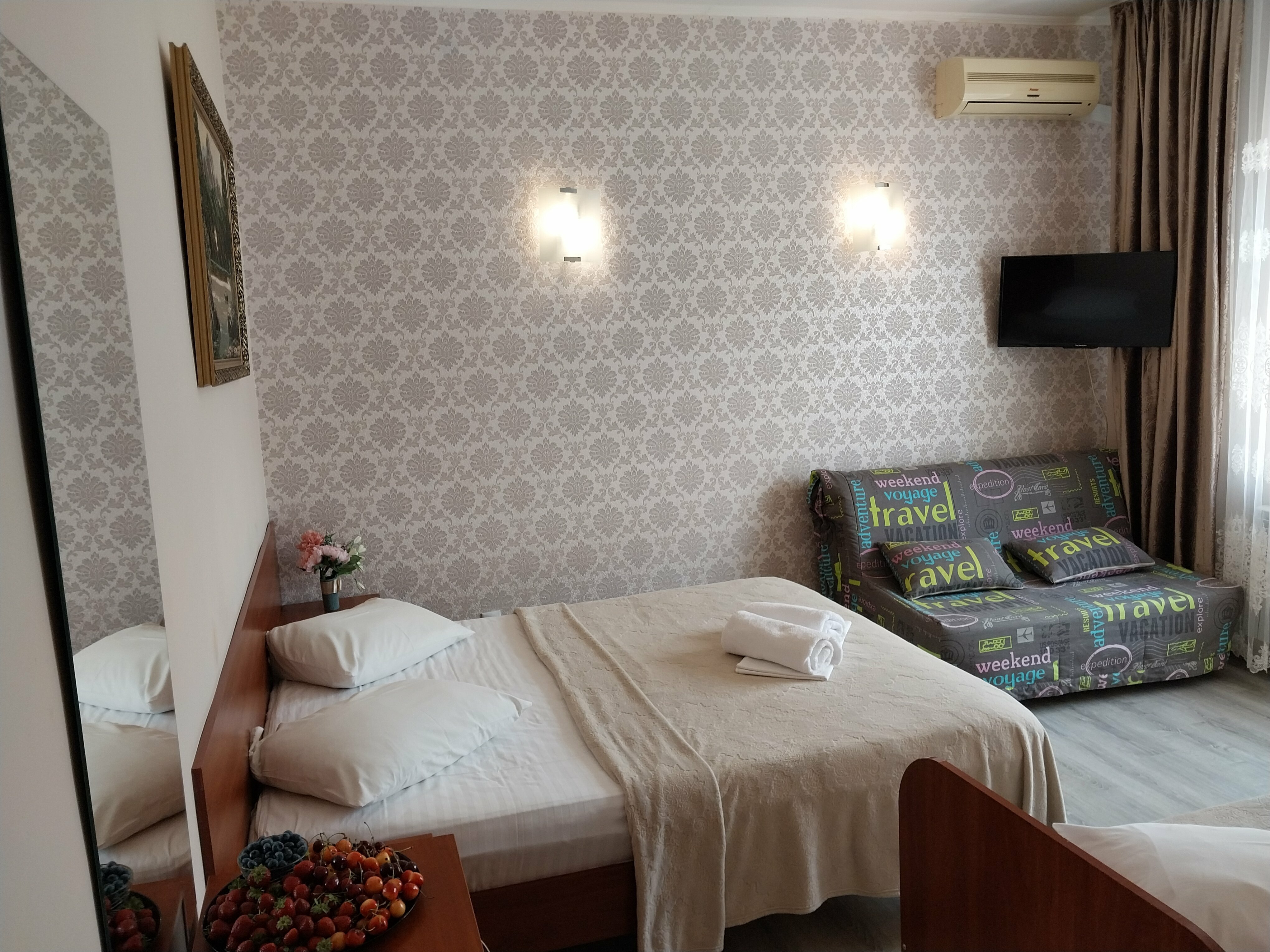 СЕМЕЙНАЯ КОМНАТА С БАЛКОНОМ