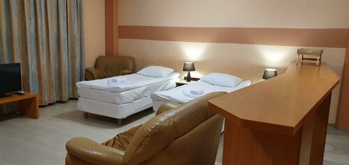 Просторный двухместный номер с 2 отдельными кроватями