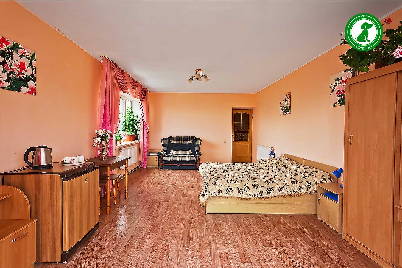 Трехместный номер «Комфорт» с душем