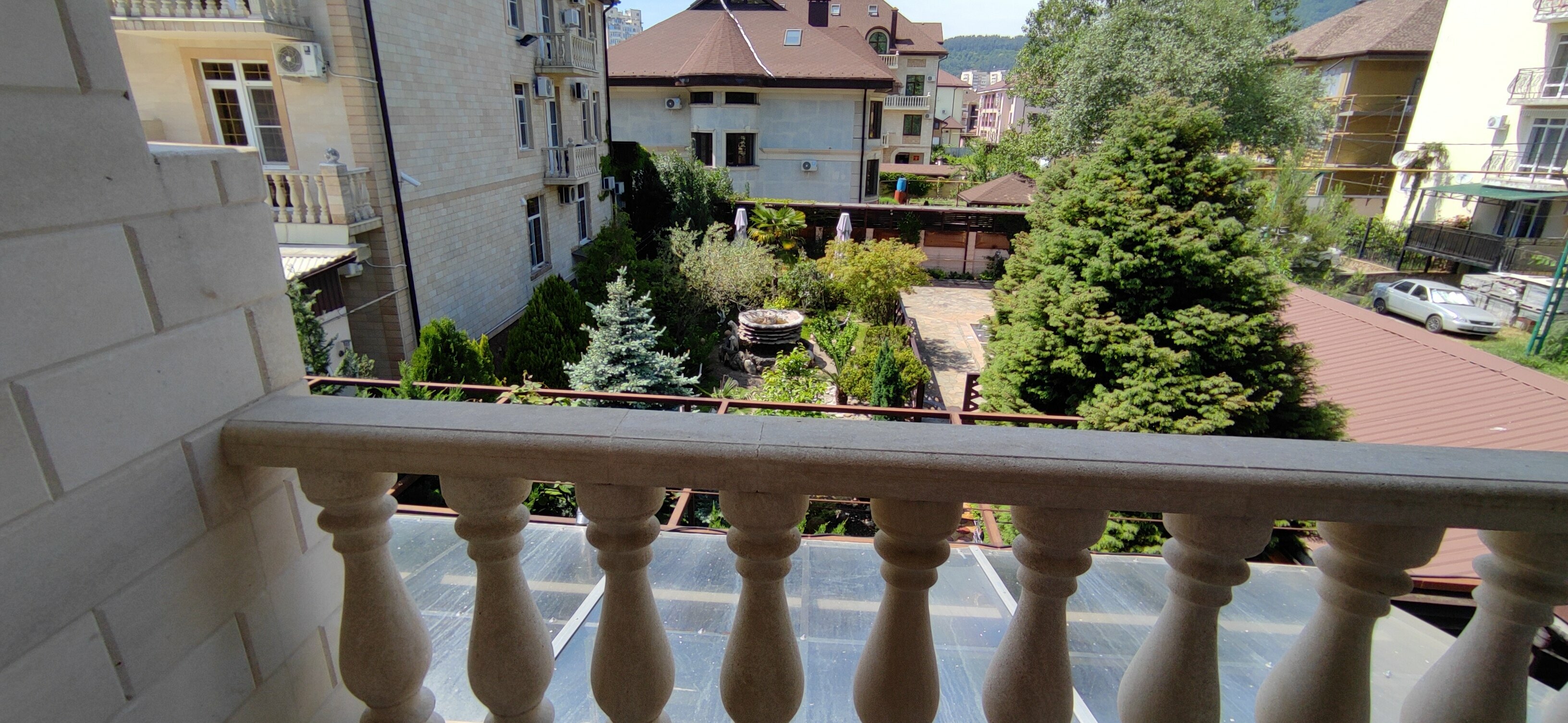 Трехместный номер с видом на сад