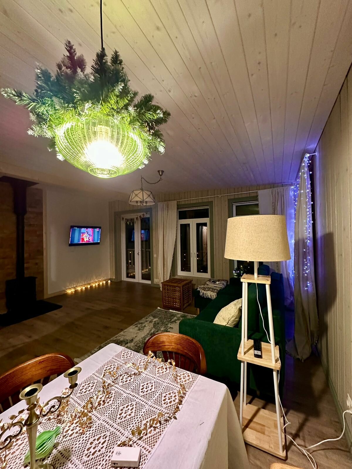 Семейный номер с видом на озеро