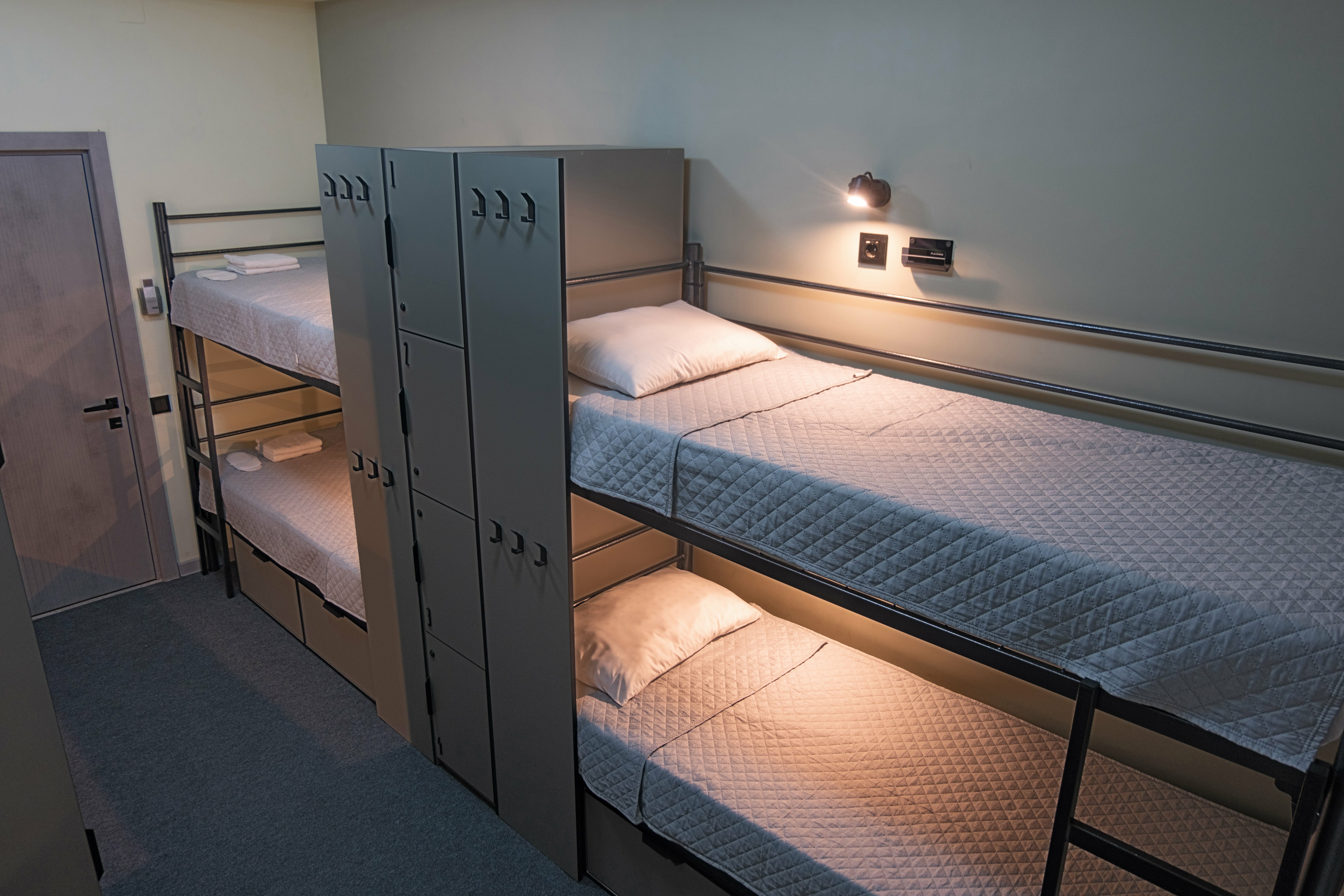 Кровать в общем 6-местном номере