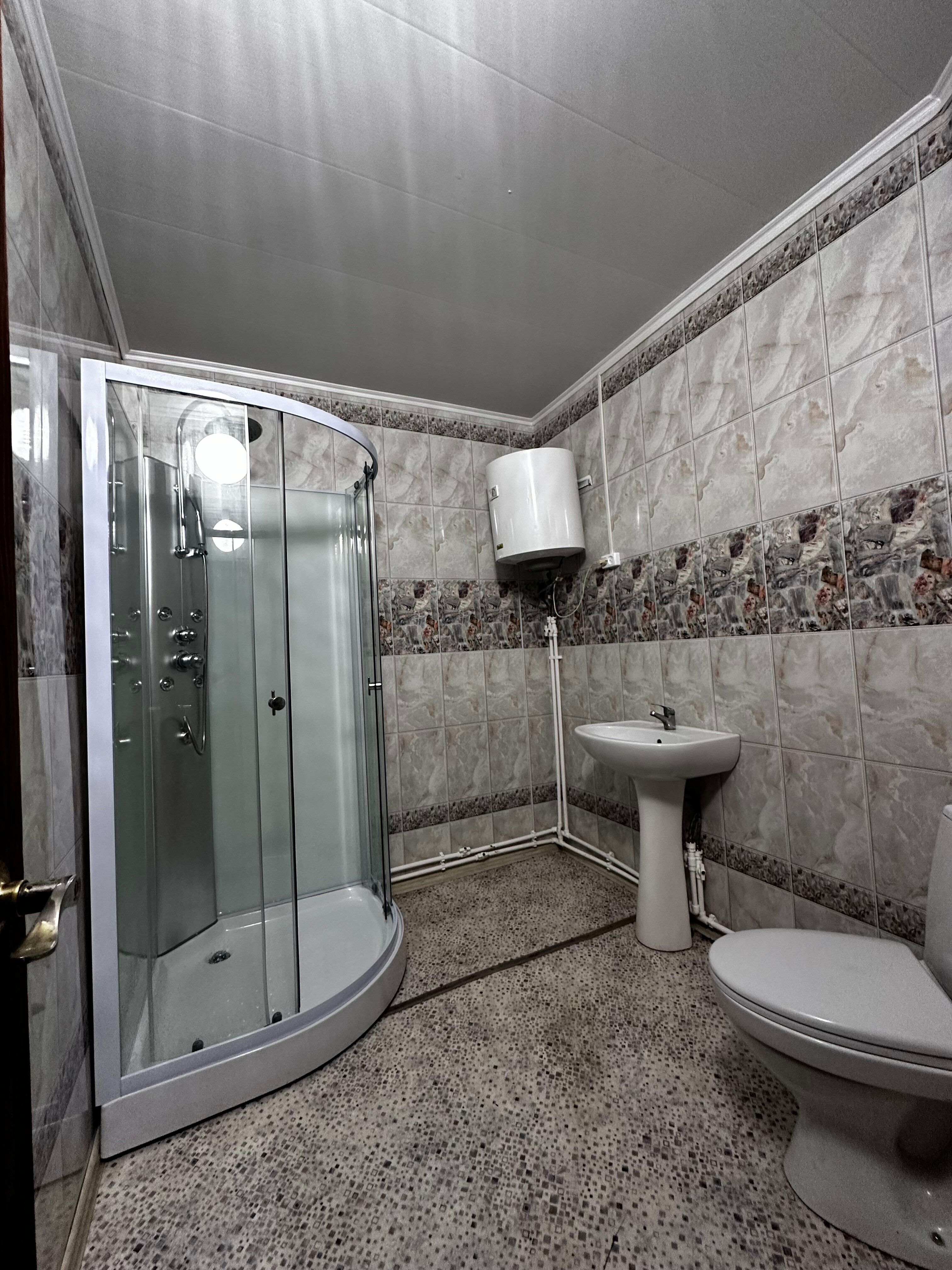 Трехместный номер «Комфорт» с душем