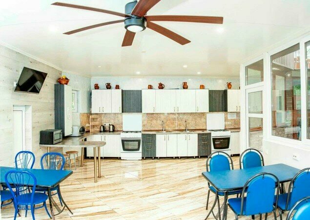 Трехместный номер с собственной ванной комнатой