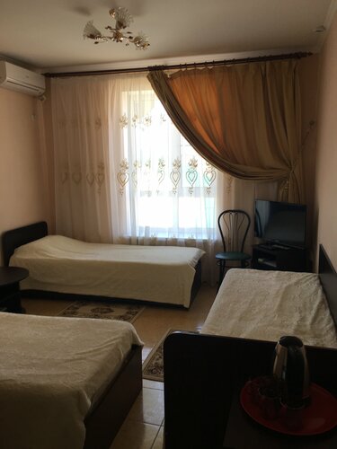 Классический трехместный номер в Адмирал