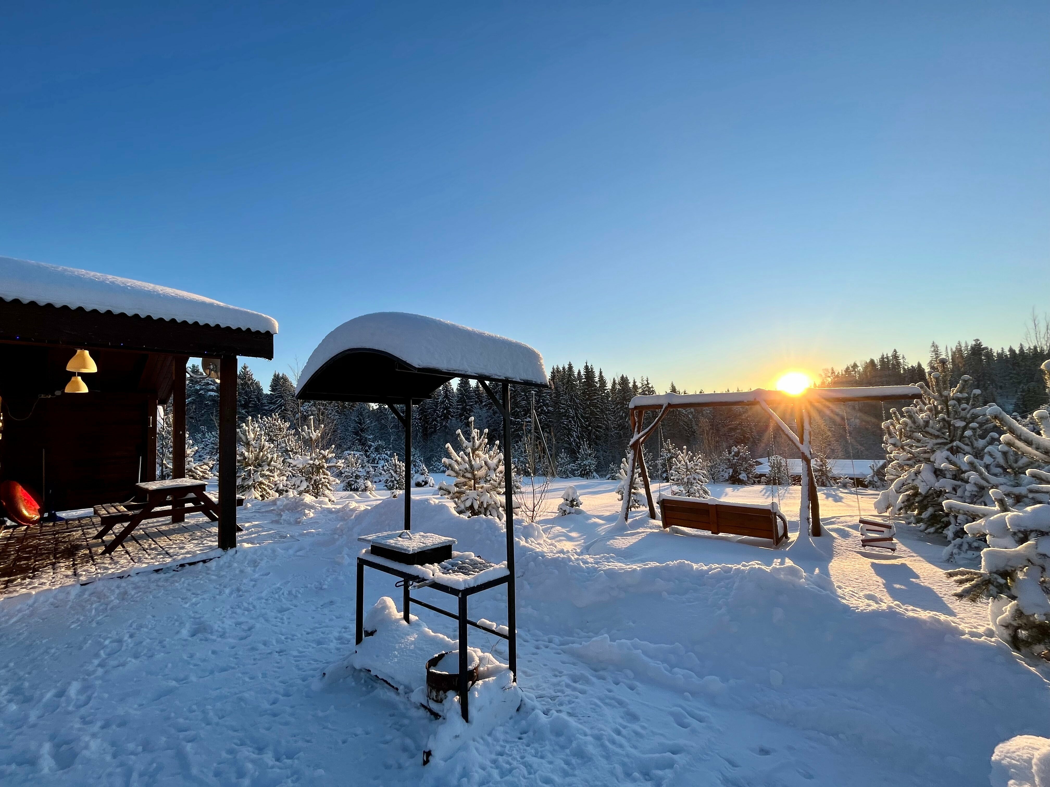 Коттедж с панорамным остеклением, с сауной, на 4х гостей.