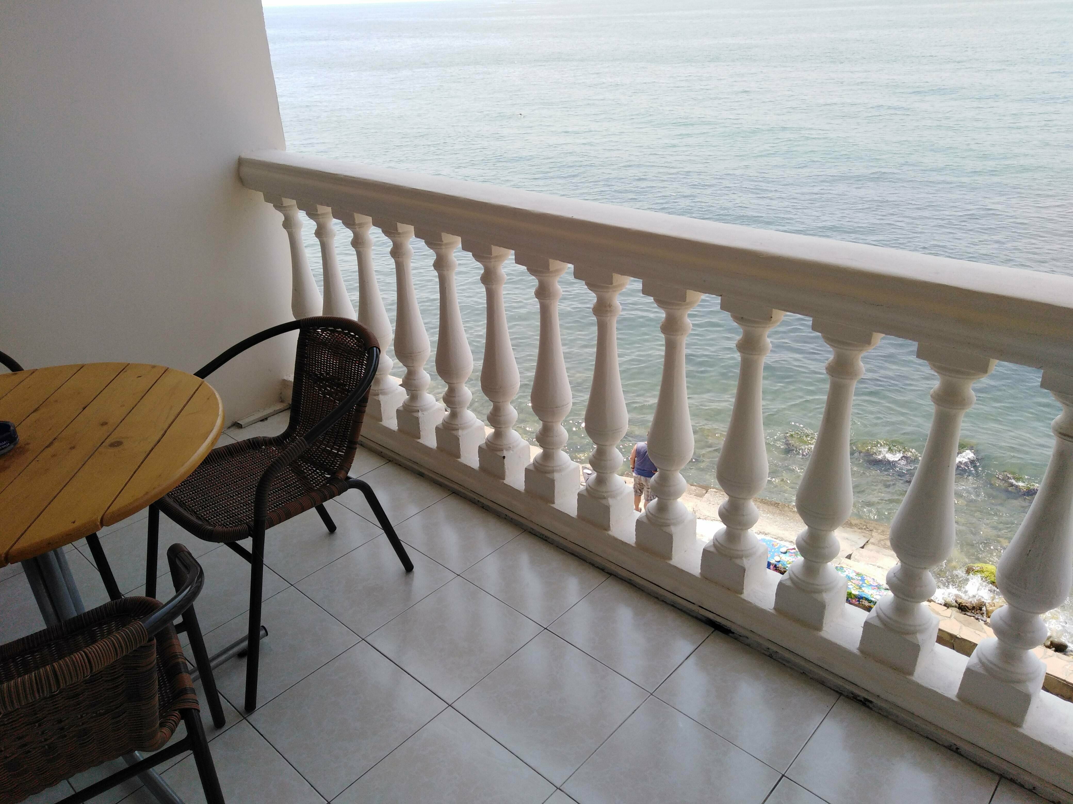 Трехместный номер с балконом