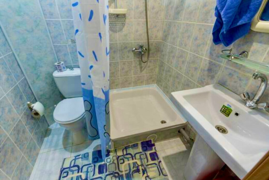 Двухместный номер с двуспальной кроватью и дополнительной кроватью