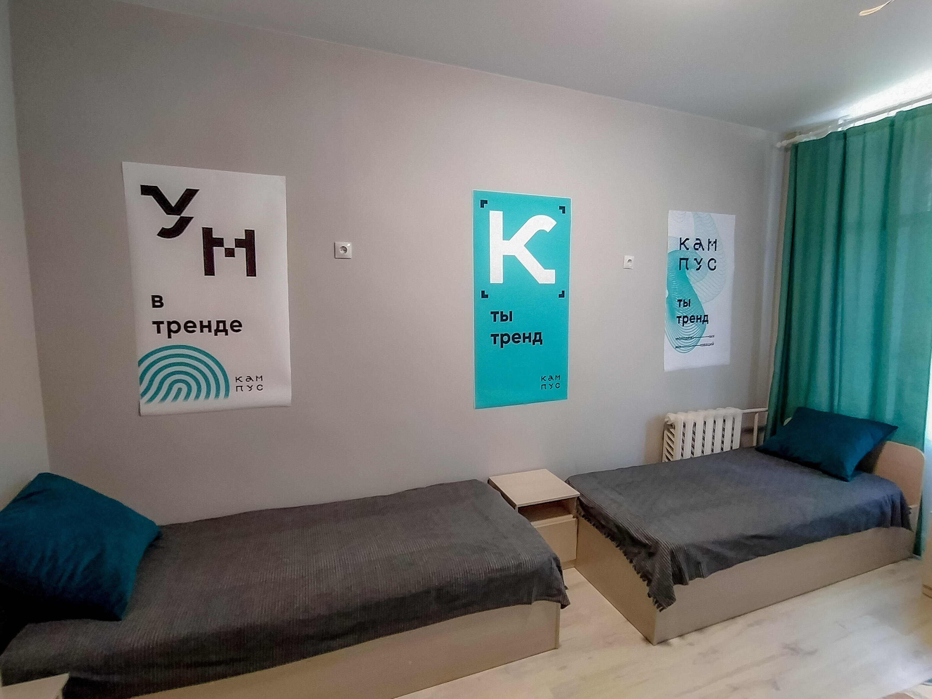 Односпальная кровать в общем номере с 4 кроватями