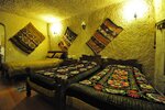 Daisy Deluxe Cave Room в Kismet Cave House