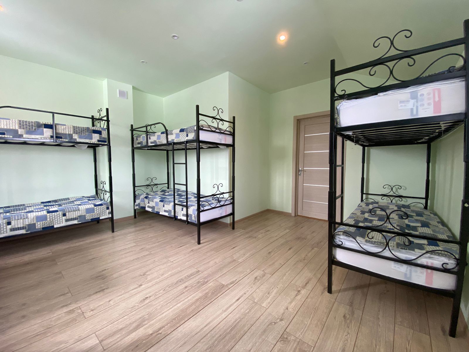 Общий 10-местный номер для мужчин и женщин